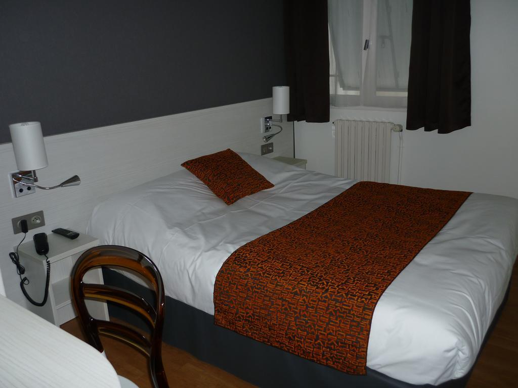 Contact Hôtel du Cerf Château-Gontier Quarto foto